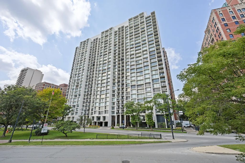 3200 N Lake Shore Drive 2604, Chicago, 60657
