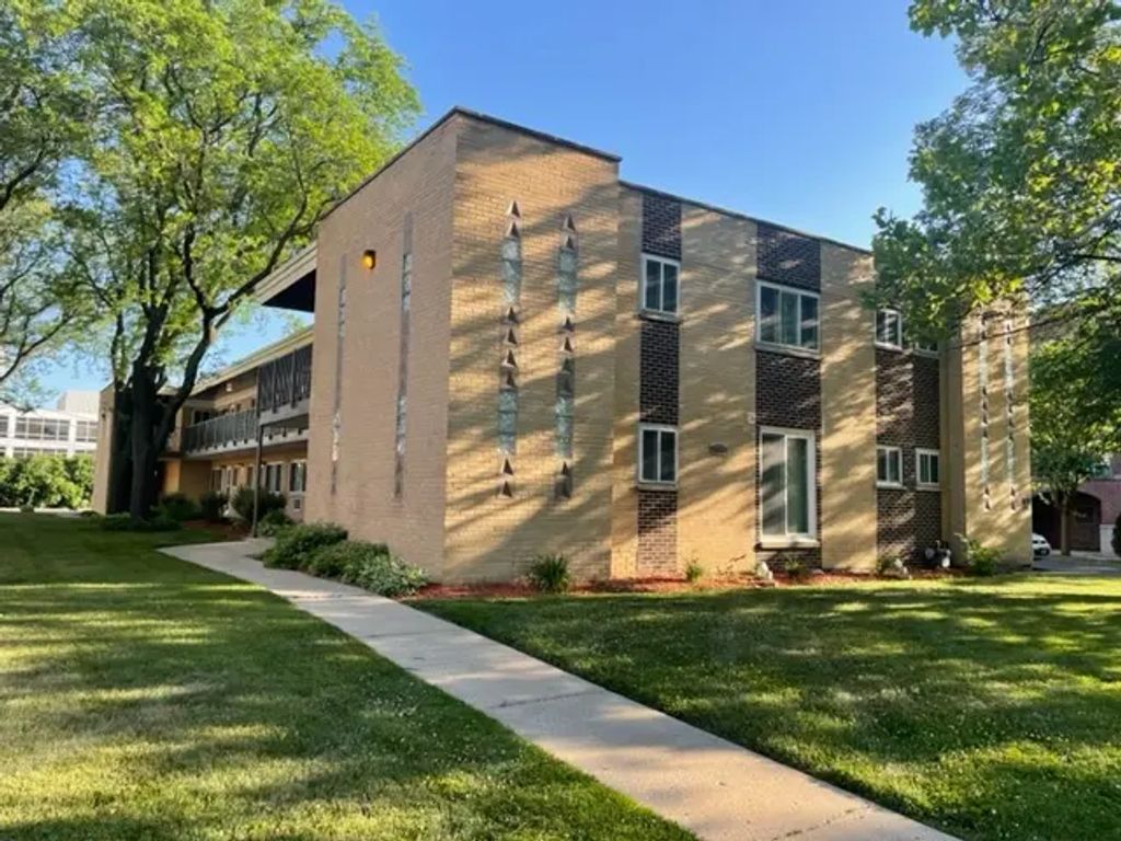 1019 Peterson Avenue B6, Park Ridge