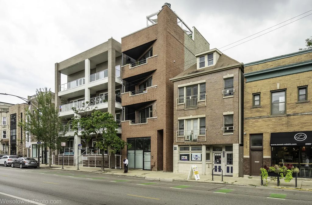 2153 W Belmont Avenue 2, Chicago, 60618