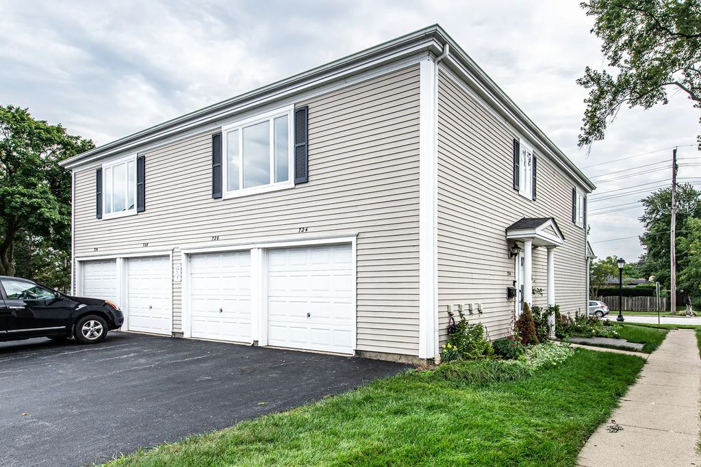 724 E Old Willow Road 104d, Prospect Heights