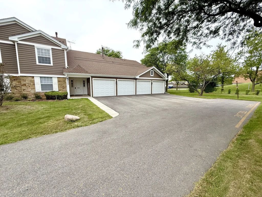 601 Hanover Court Z1, Schaumburg