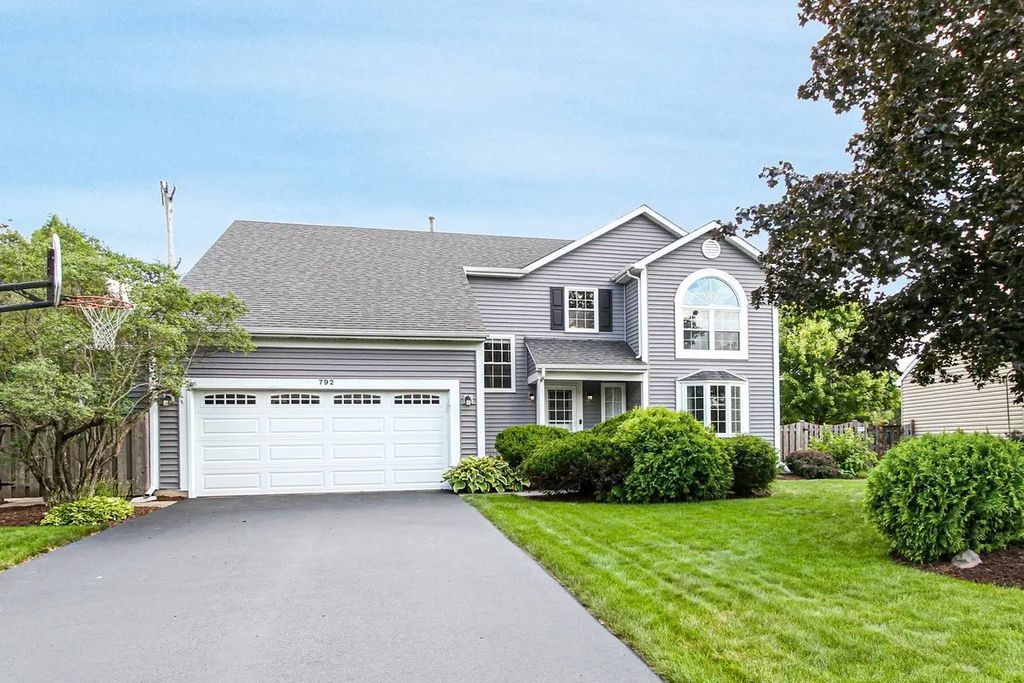 792 Brandt Drive, Lake In The Hills