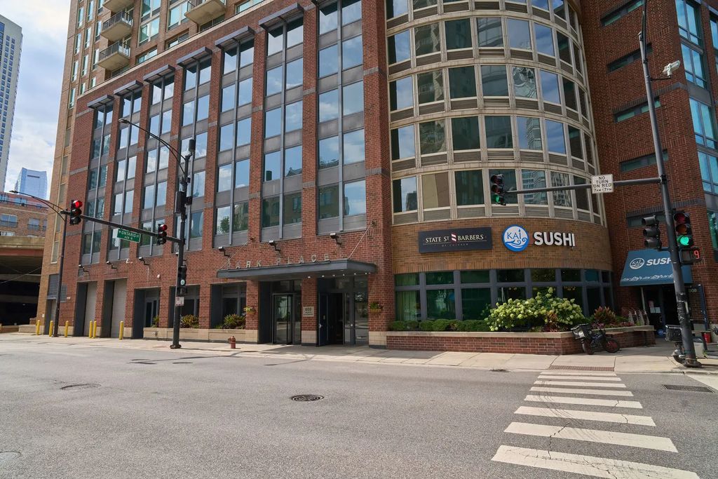 600 N Kingsbury Street 1110, Chicago, 60654
