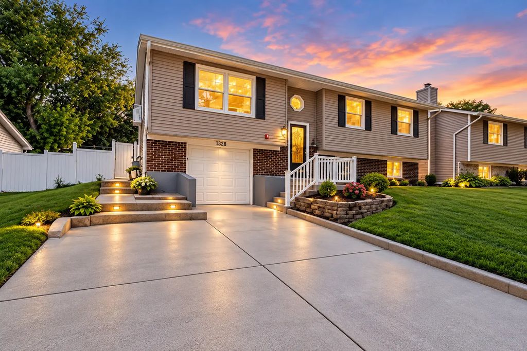 7128 Glenwood Lane, Hanover Park