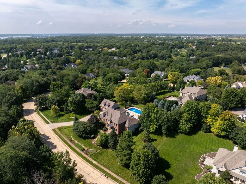 19277 252nd Avenue, Bettendorf