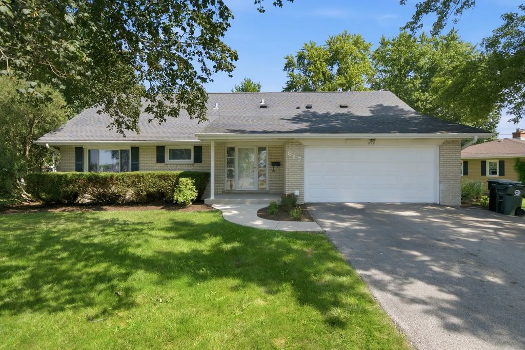 817 Illinois Avenue, Batavia