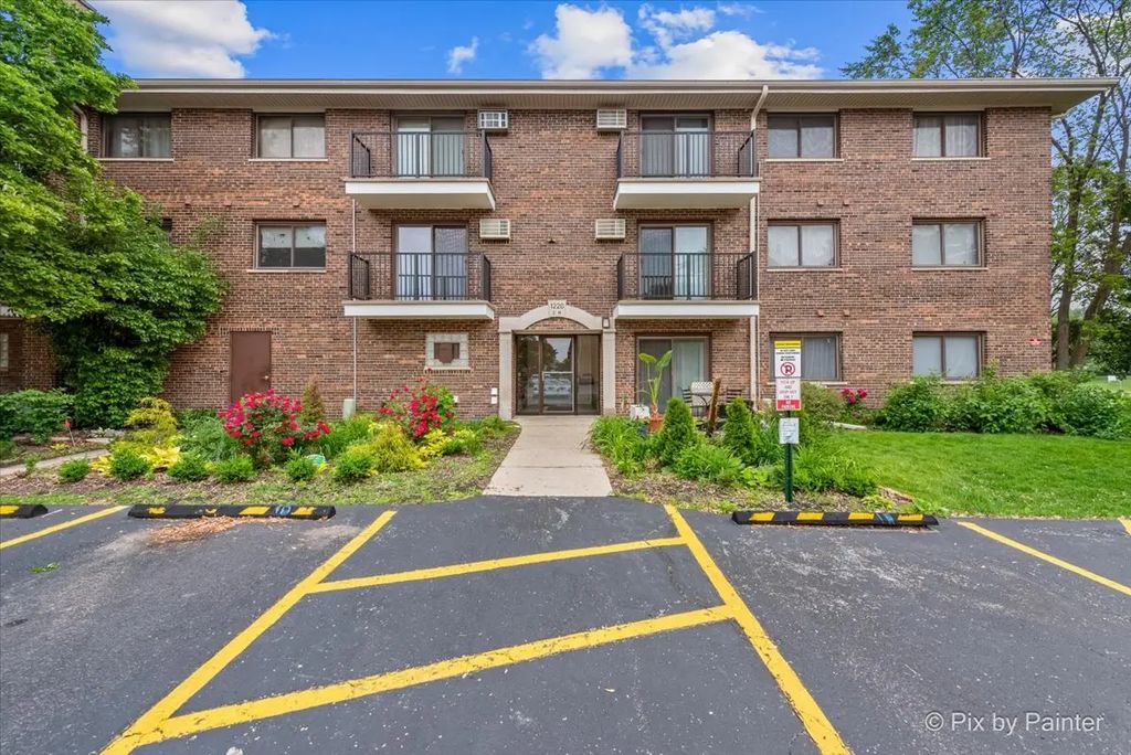 1220 S Lorraine Road 2h, Wheaton