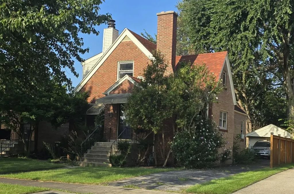 8118 N Ozark Avenue, Niles