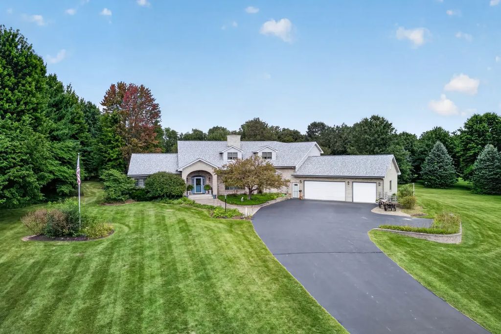 1646 Valley View Road, Belvidere