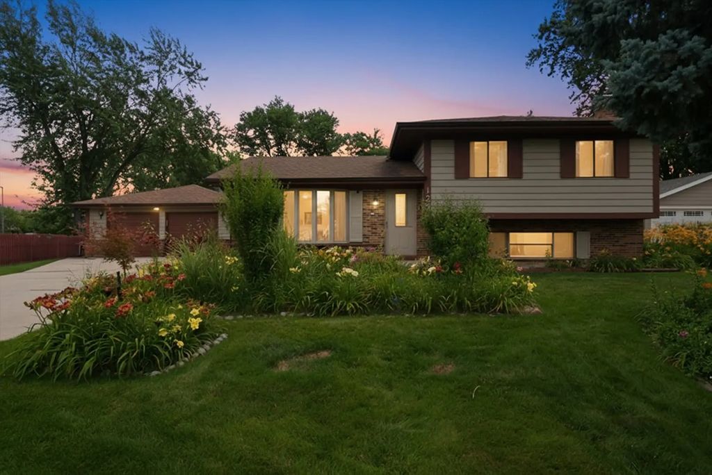 127 Barrett Lane, Schaumburg
