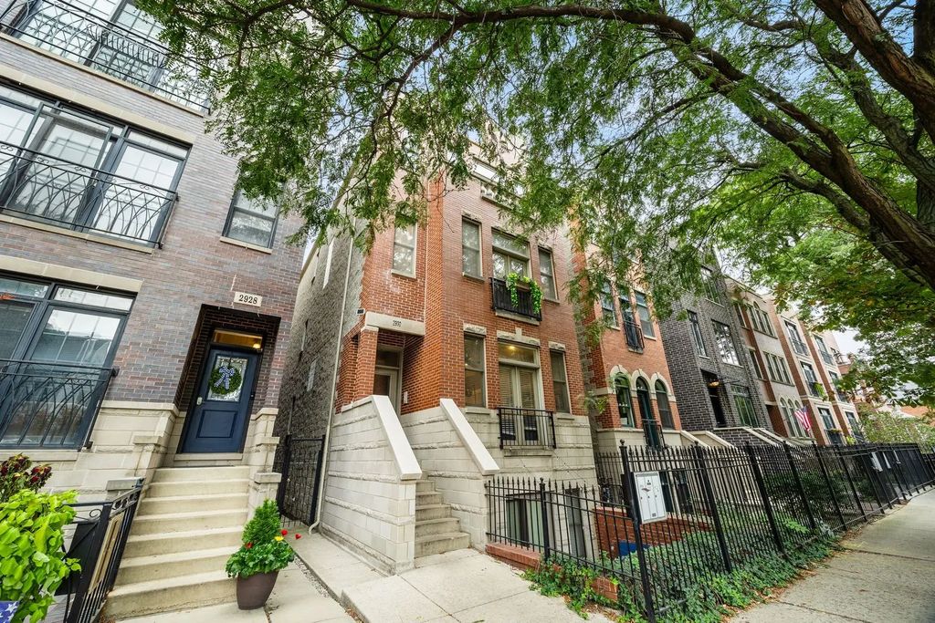 2930 N Damen Avenue 3, Chicago
