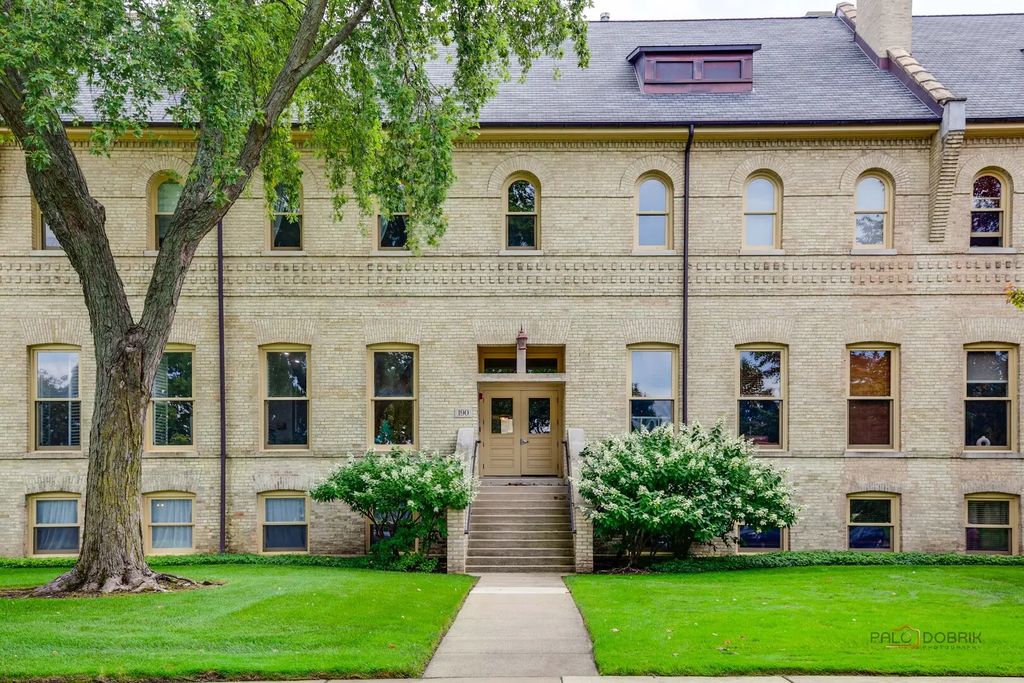 190 Leonard Wood S 106, Highland Park, 60035
