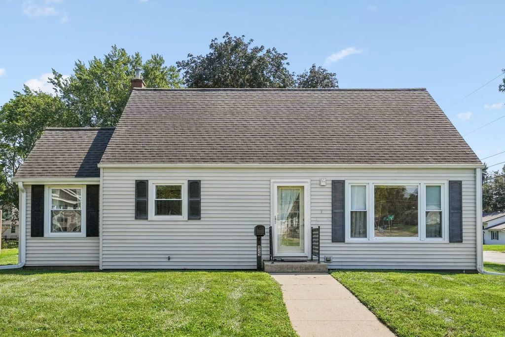 825 4th Street, De Witt
