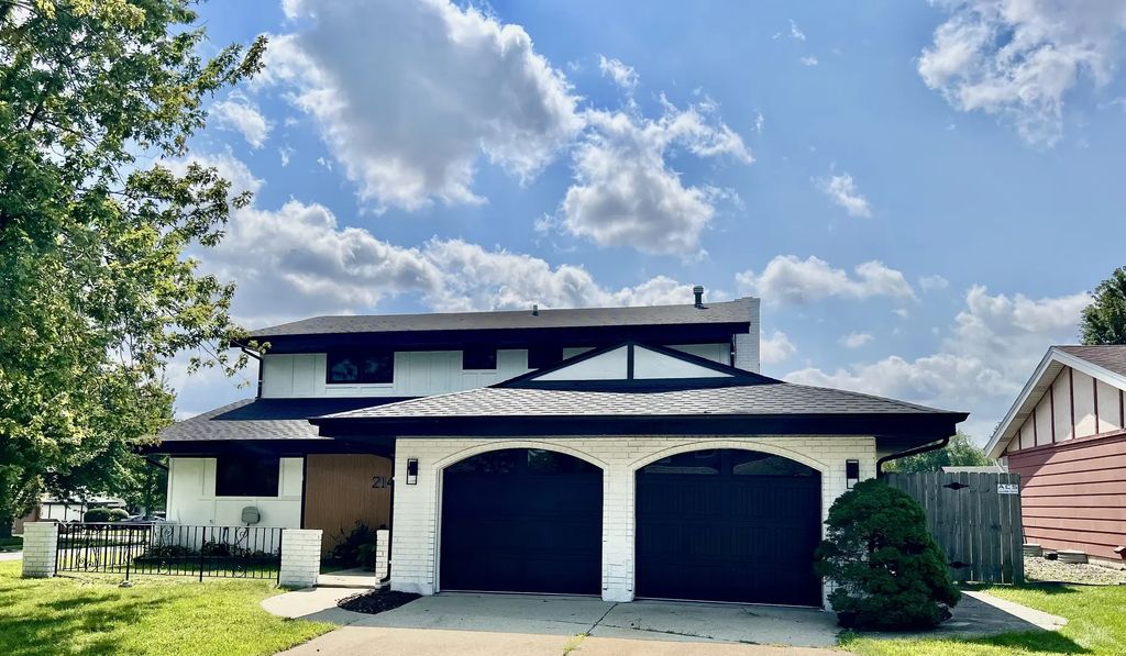214 Cambridge Lane, Bloomingdale