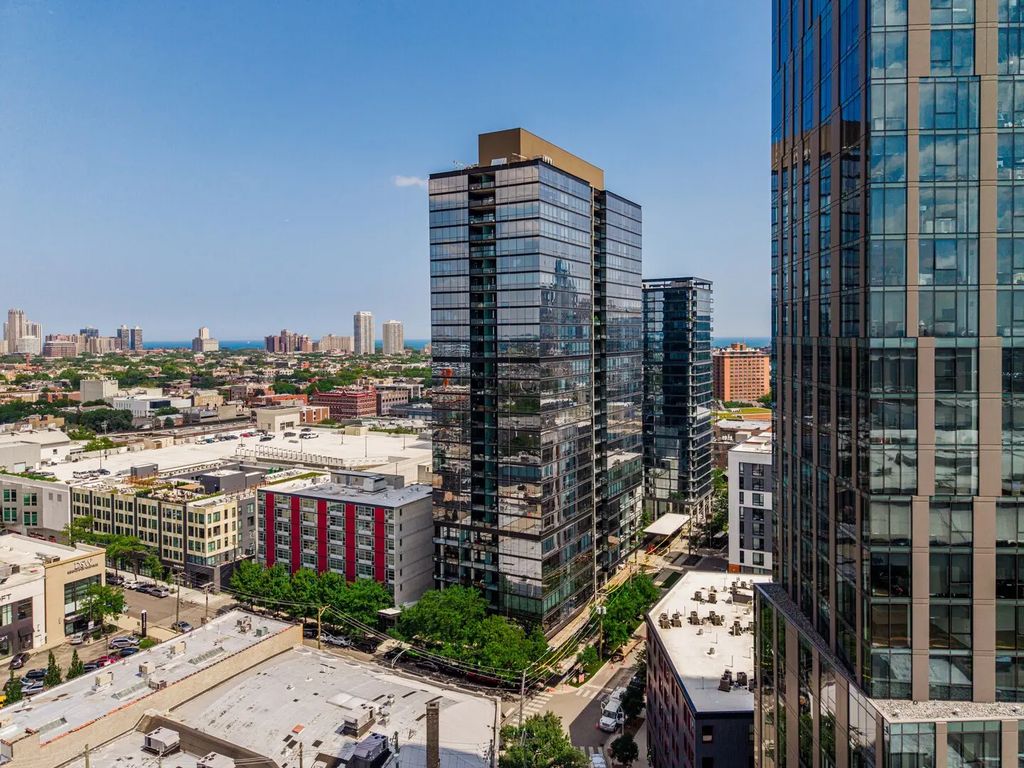 860 W Blackhawk Street 2002, Chicago, 60642