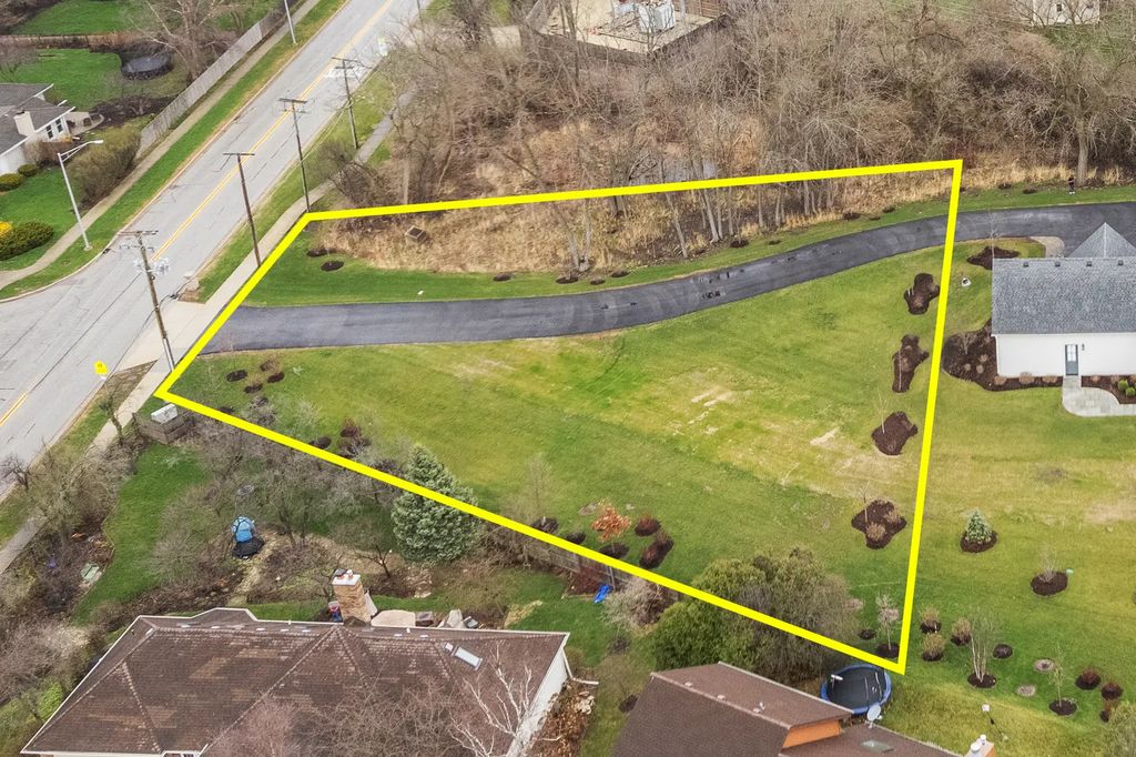1860 W Wiesbrook Road, Wheaton