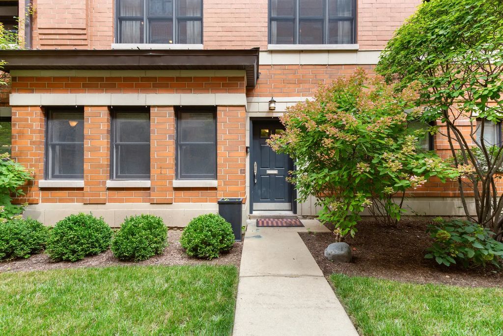 3842 N Southport Avenue L, Chicago