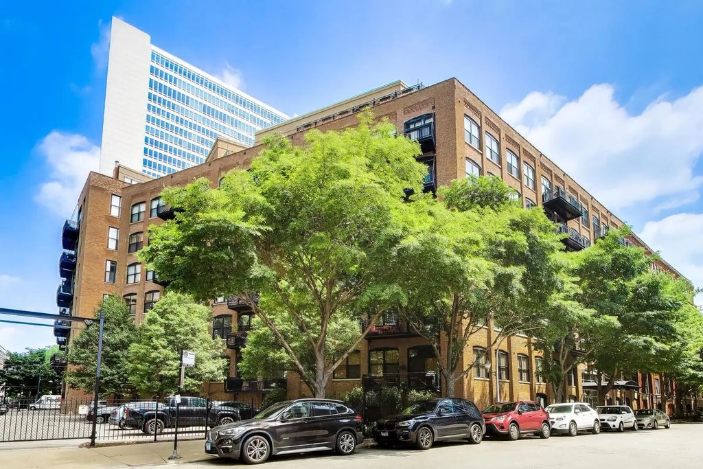 520 W Huron Street 704, Chicago, 60654