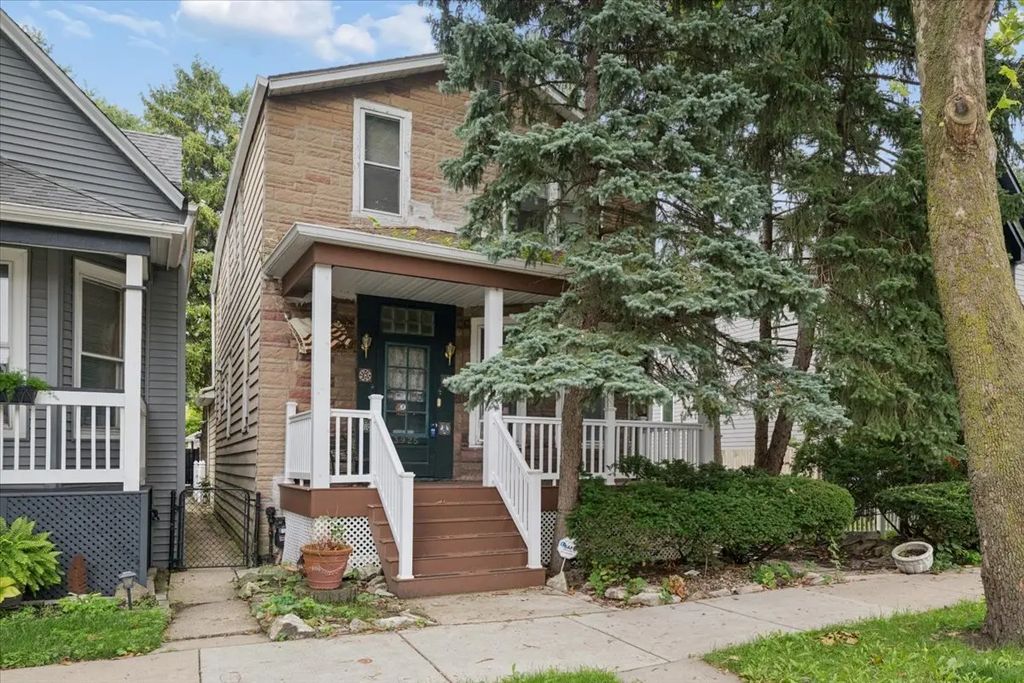 3925 N Troy Street, Chicago