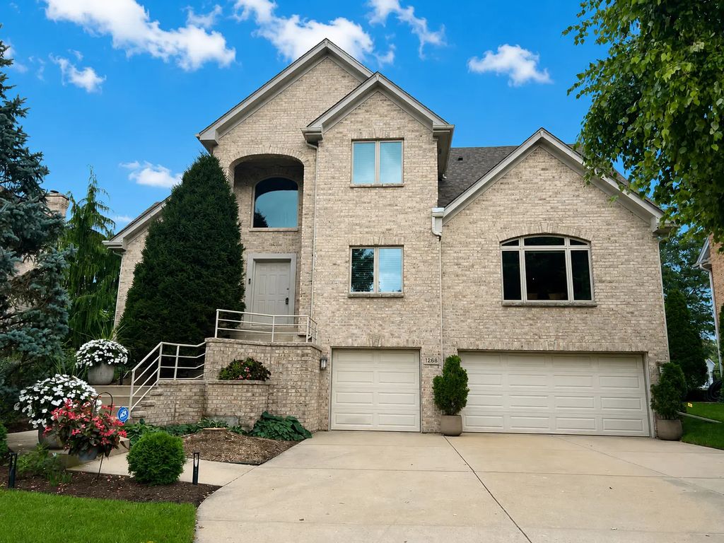 1268 N Palos Avenue, Palatine