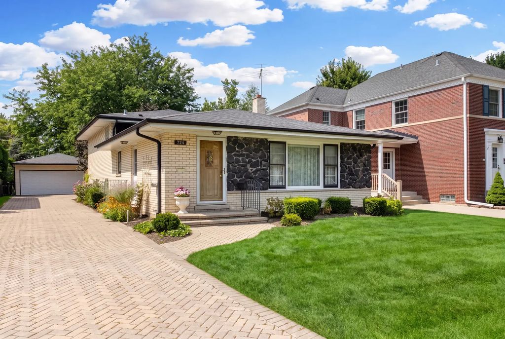 724 S Chester Avenue, Park Ridge