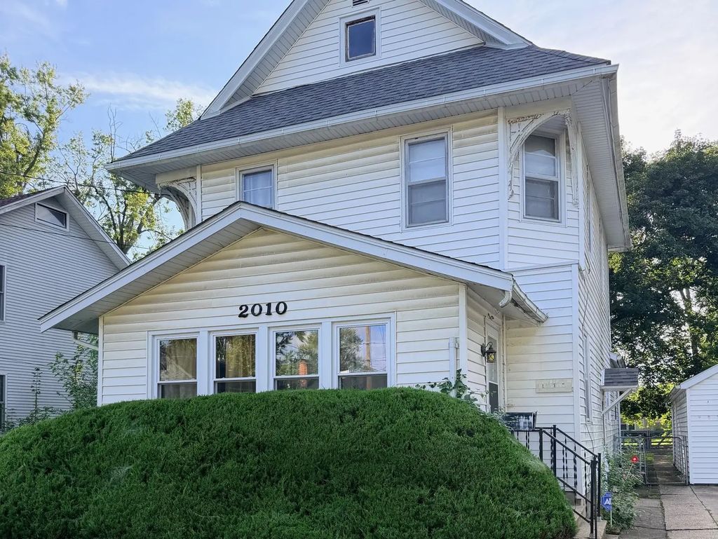 2010 Latham Street, Rockford