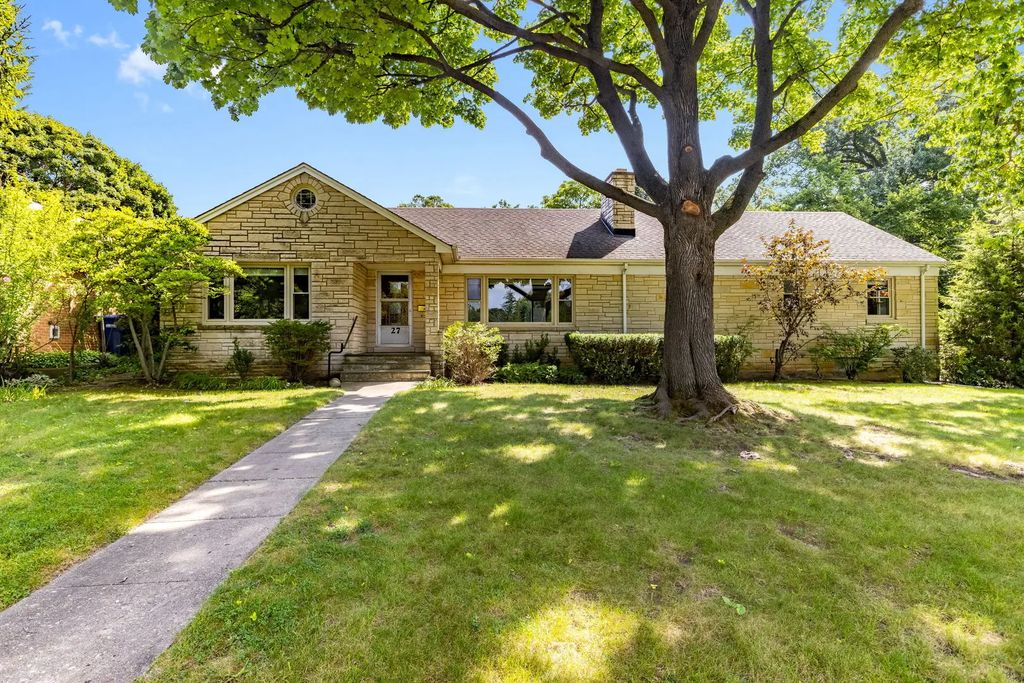 27 Pleasant Avenue, Highwood