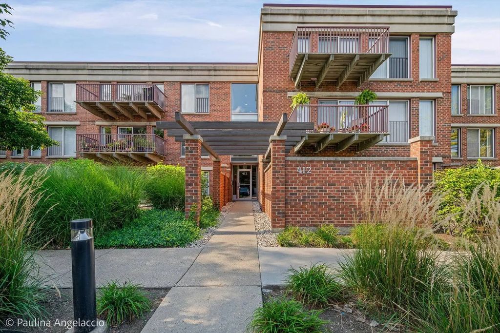 412 Kelburn Road 212, Deerfield, 60015