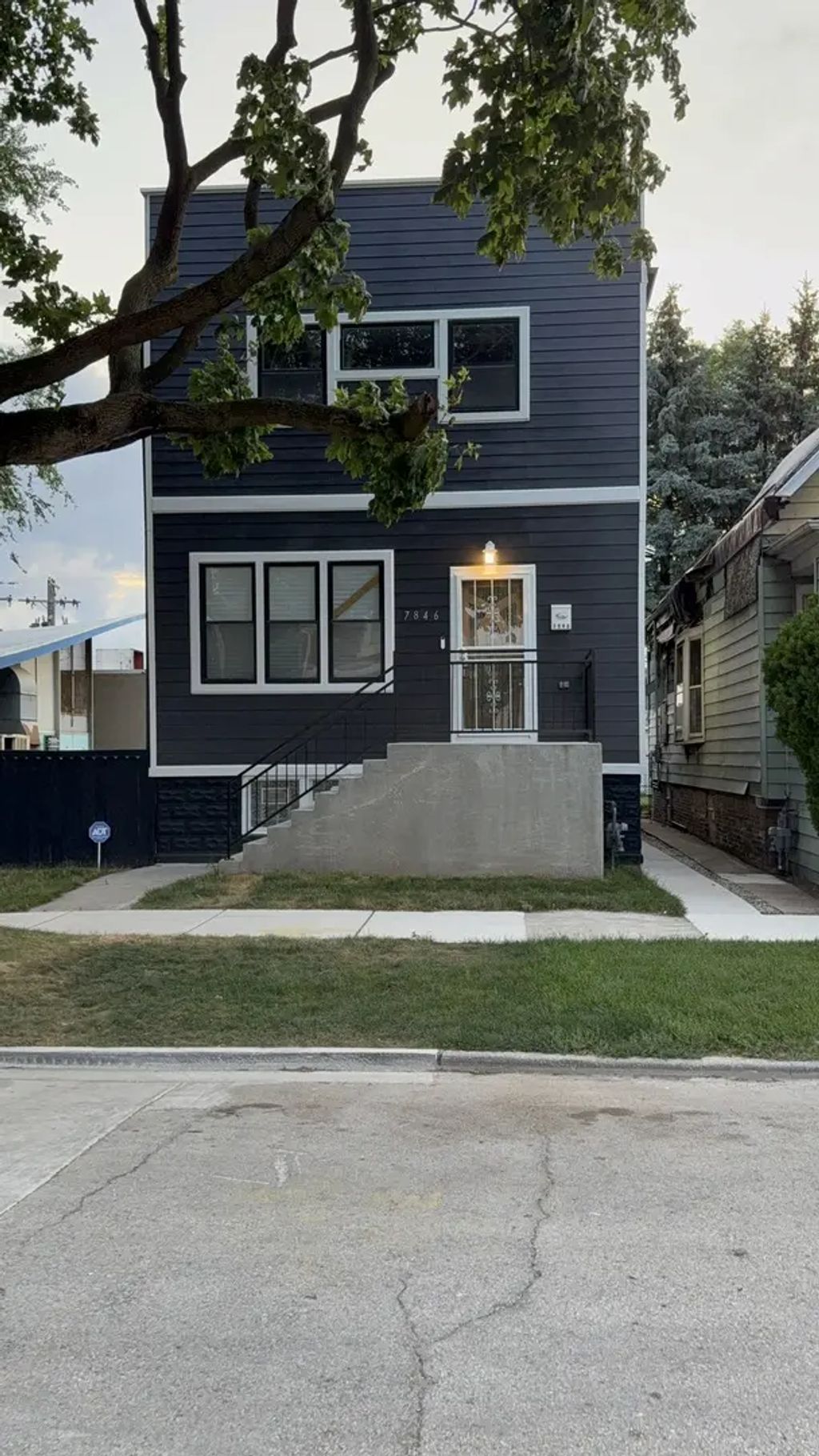 7846 S Saint Lawrence Avenue, Chicago