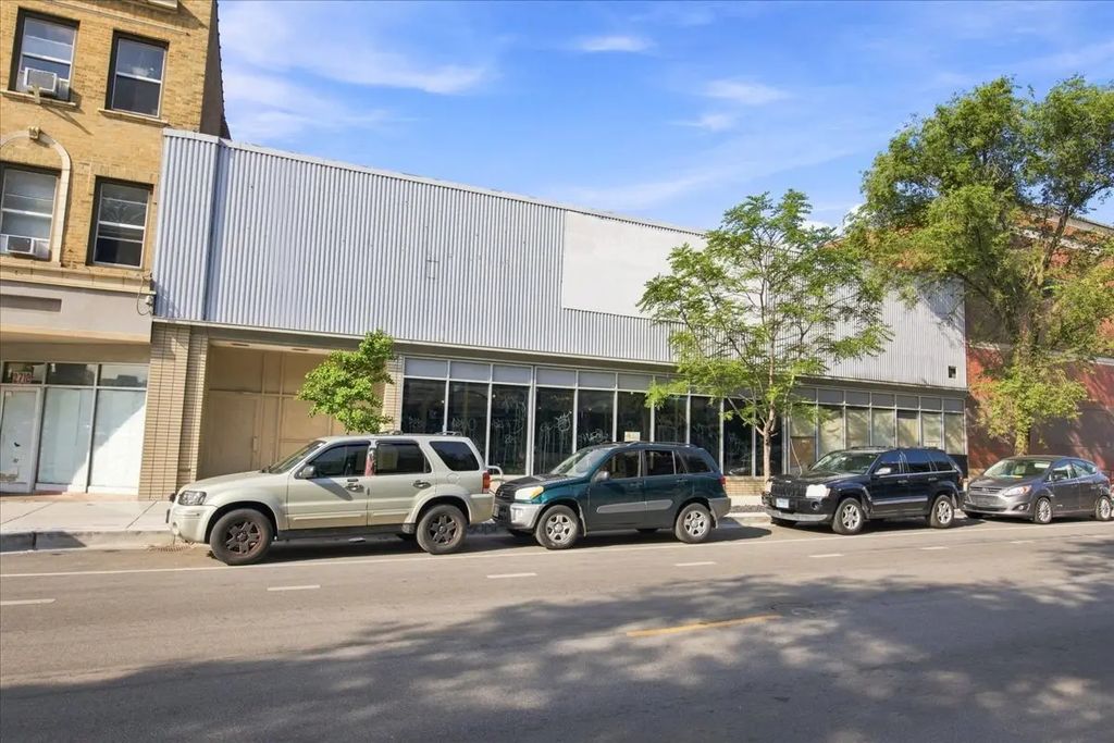 2722 N Milwaukee Avenue, Chicago