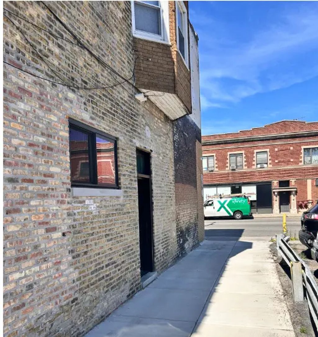 4119 W Montrose Avenue 1, Chicago