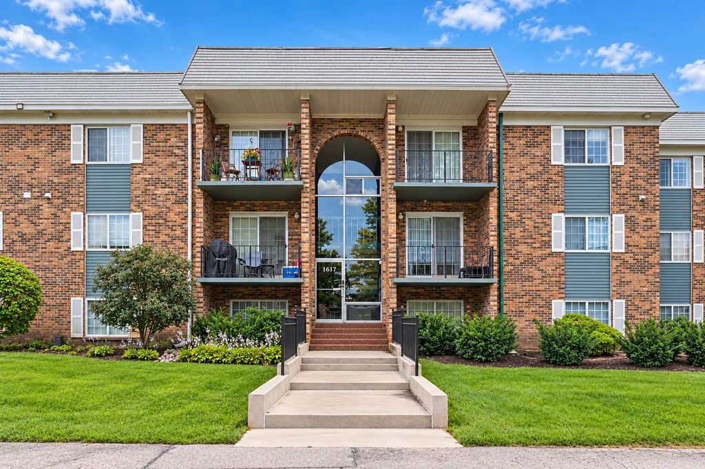 1617 N Windsor Drive 208, Arlington Heights