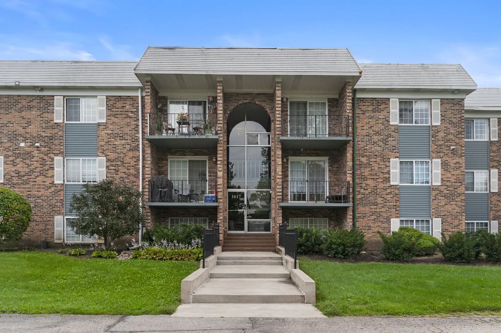 1617 N Windsor Drive 208, Arlington Heights, 60004