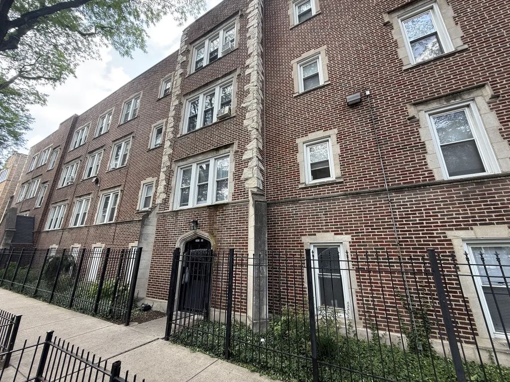 2000 W Jarvis Avenue G, Chicago