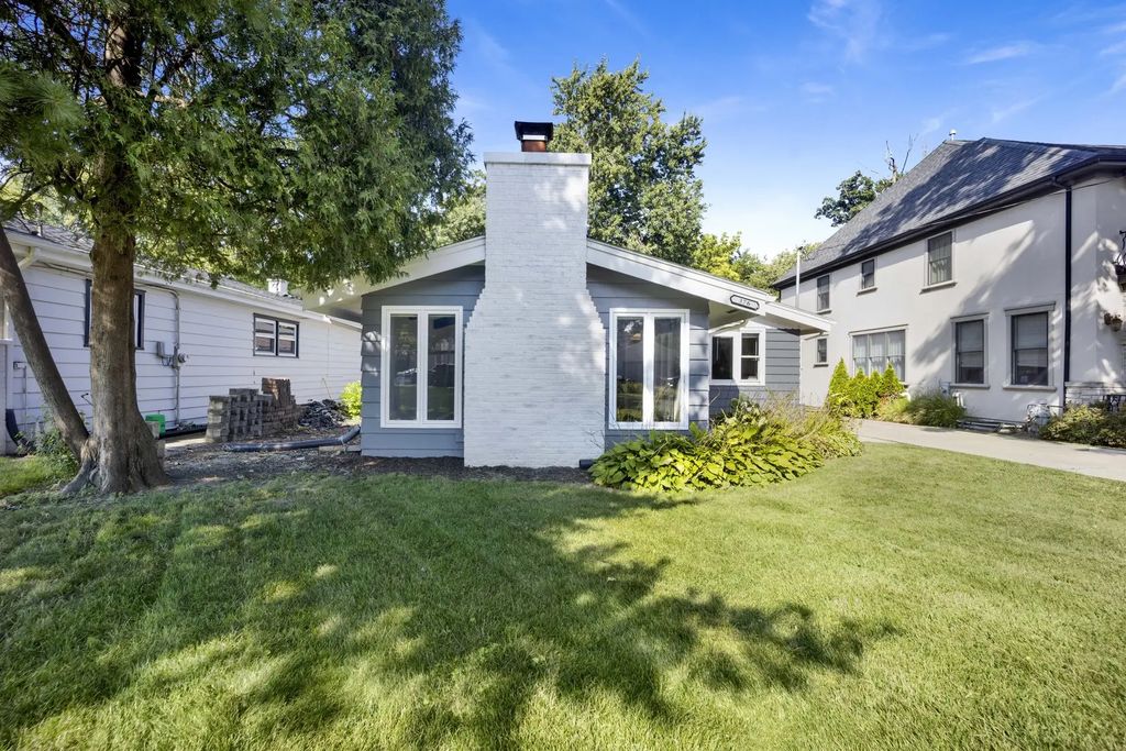 376 N West Avenue, Elmhurst