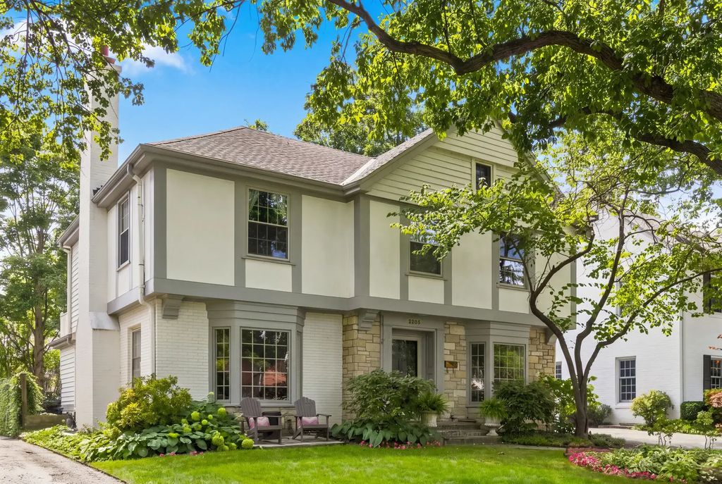 2205 Thornwood Avenue, Wilmette, 60091