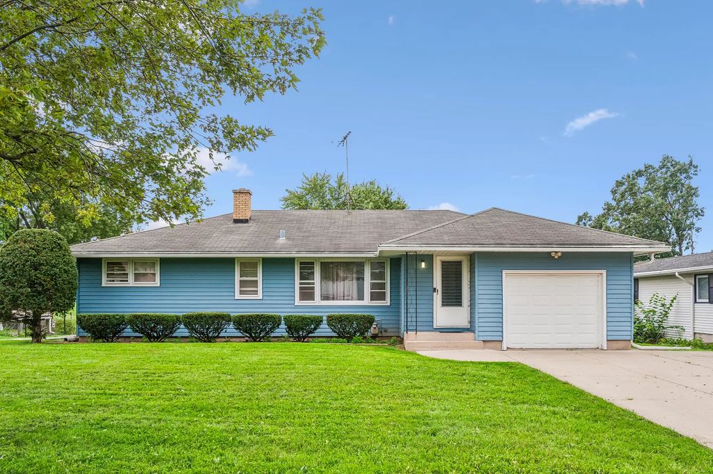 2135 Hawthorne Lane, Waukegan