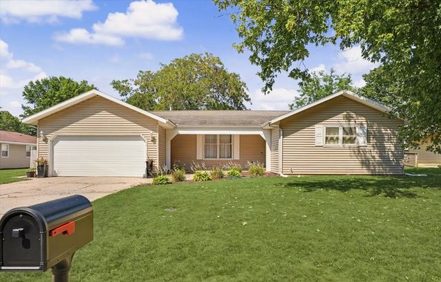 908 Hillside Court, Monticello
