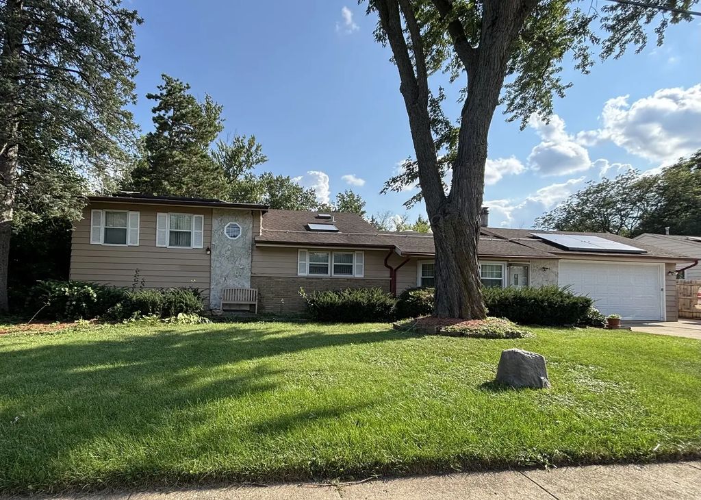 11 W Palatine (frontage) Road, Prospect Heights
