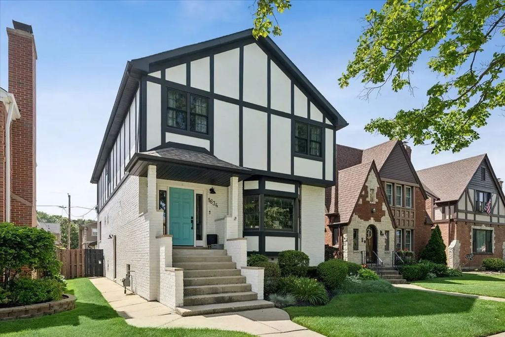 1634 N 76th Avenue, Elmwood Park