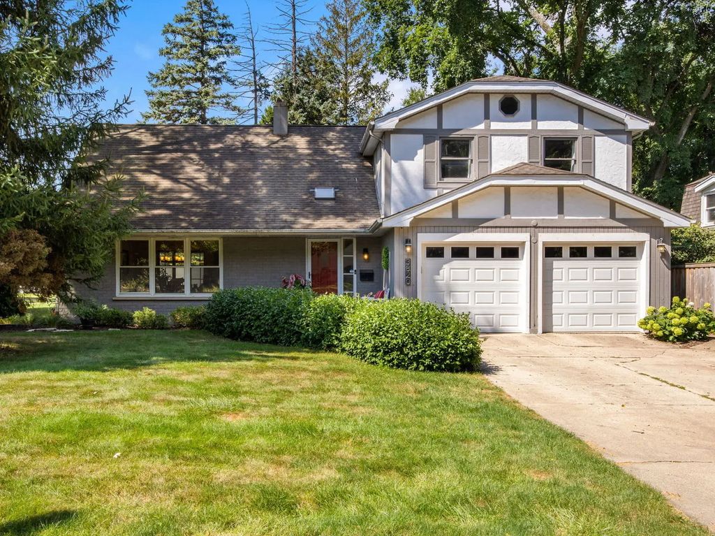 3820 Saratoga Avenue, Downers Grove
