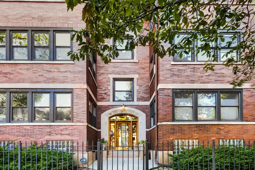 5204 N Glenwood Avenue 1, Chicago, 60640