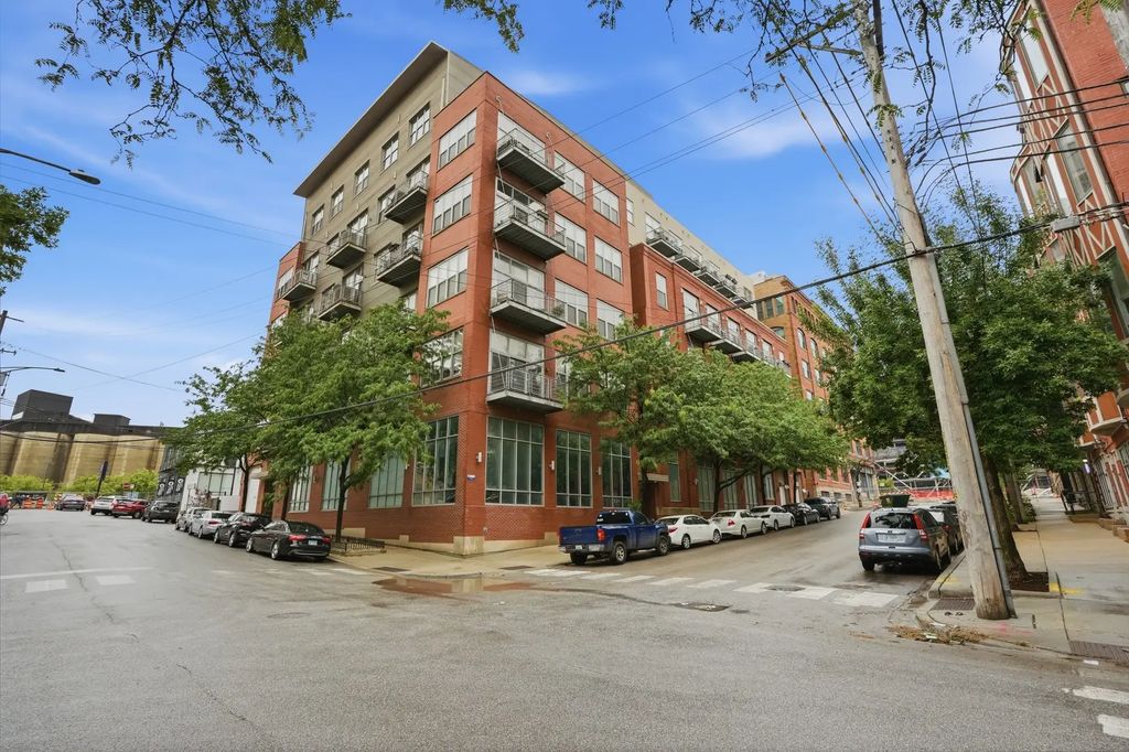 824 W Superior Street B211-b212, Chicago, 60642