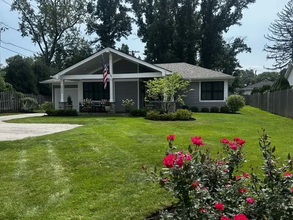 525 W Deerpath Road, Lake Forest, 60045