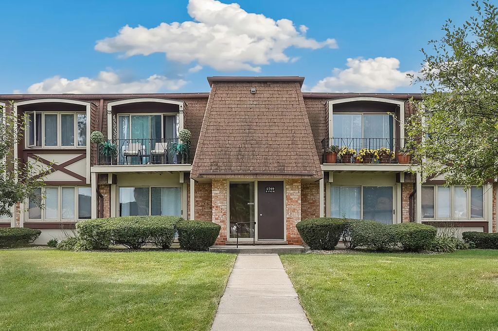 5709 Park Place F2, Crestwood