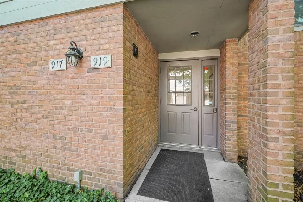 917 A Cheshire Drive A, Champaign