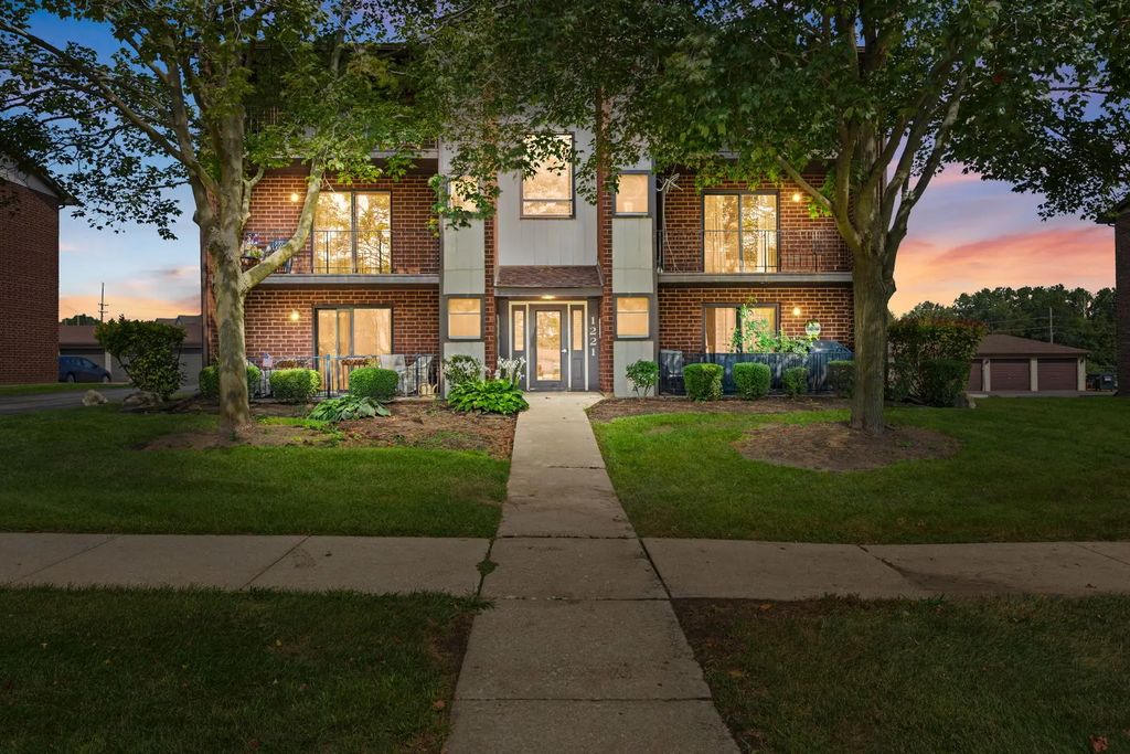 1221 Chalet Road 200, Naperville