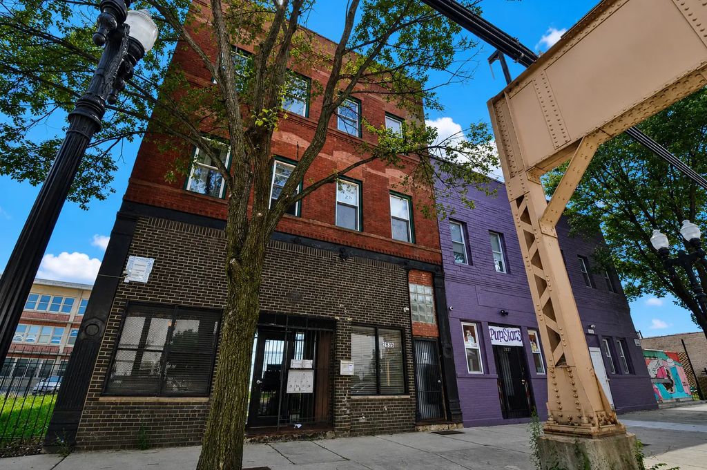 2335 W Lake Street 3r, Chicago