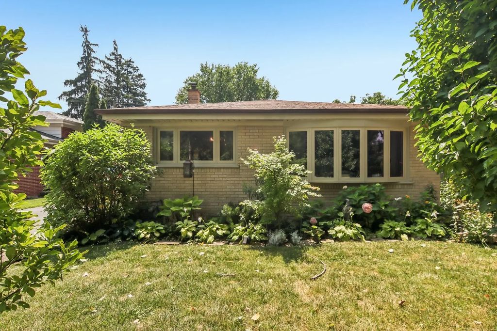 205 Glenview Road, Glenview
