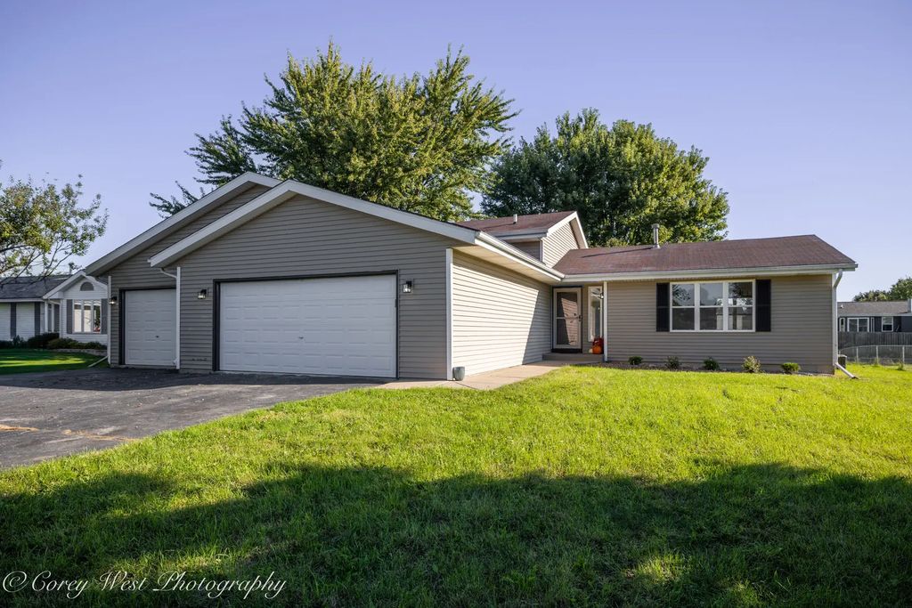 409 Hickory Drive, Davis Junction